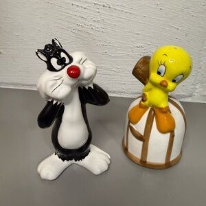 Sylvester & Tweety Salt & Pepper Shakers Warner Bros. 1993